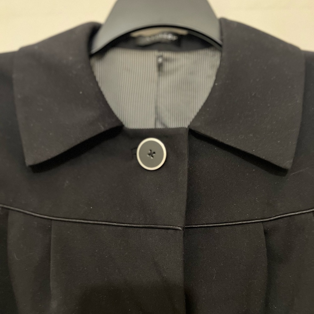 Chic Black Button-Up Jacket - image 3